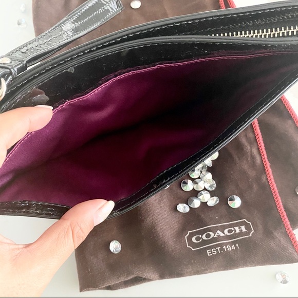 🖤Coach Patent Leather Clutch🖤 - Picture 5 of 6